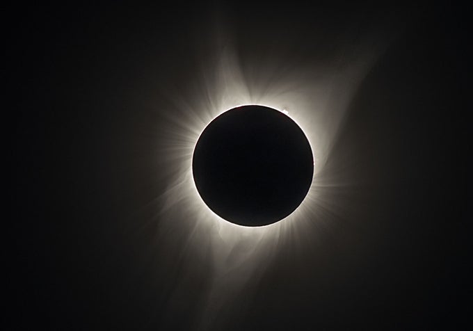 Fotografia de la Corona Solar durante el Eclipse del 8 de abril de 2024 en Canadá.