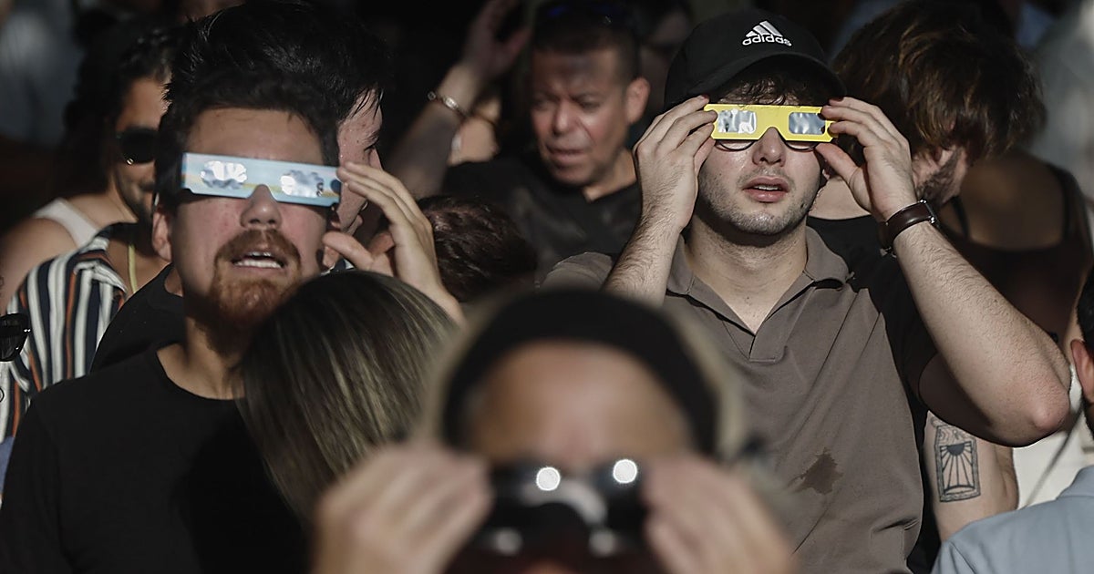 España se entrega a la magia del eclipse del Sol
