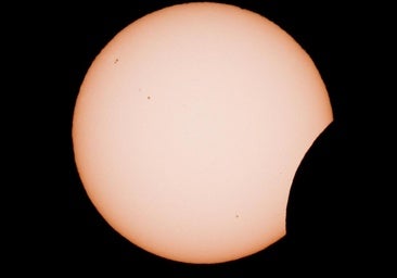 Eclipse total solar en España hoy, en directo: a qué hora empieza, cuánto dura, y dónde ver el eclipse de agosto