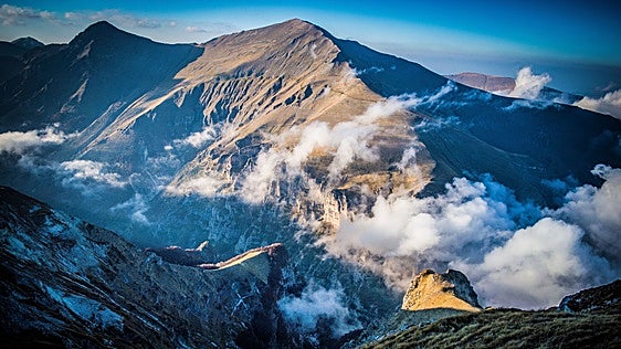 Italia se rasga por dentro: la corteza terrestre se 'desabrocha' bajo los Apeninos