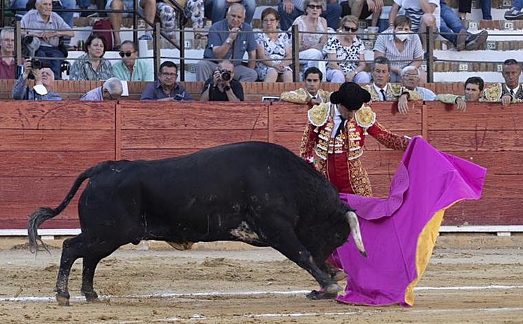 Buena dimensión de Gómez del Pilar ante una encastada corrida de Baltasar Ibán