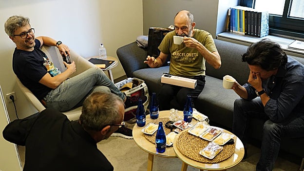 Los 'Todopoderosos', antes de grabar el 'pódcast'