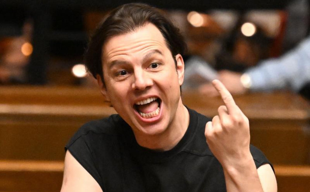 Teodor Currentzis, durante el ensayo de la ópera «El castillo de Barbazul», de Bela Bartok, en el Festival de Salzburgo