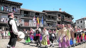 Danzas populares y trajes regionales en el Diagosto, en La Alberca (Salamanca)