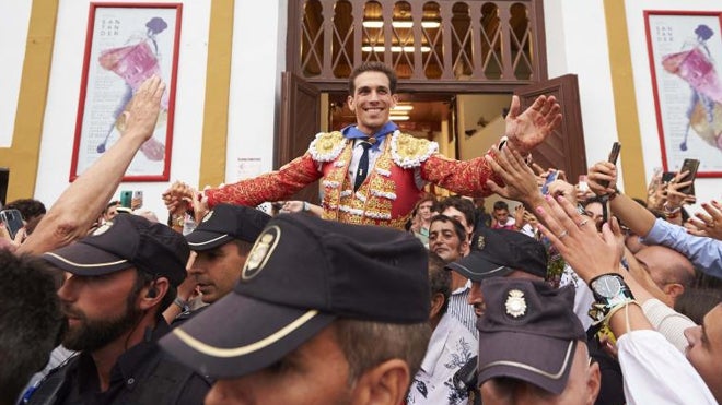 Por la puerta grande