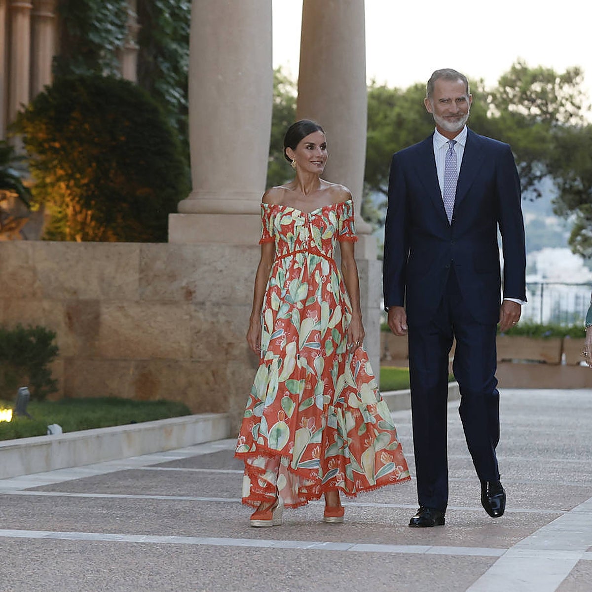 Los Reyes y Doña Sofía reciben por primera vez a la sociedad balear en el Palacio de Marivent
