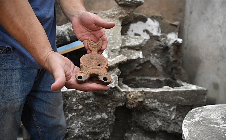 Imagen principal - Pompeya desentierra los pisos de su &#039;clase media&#039; llenos de objetos intactos