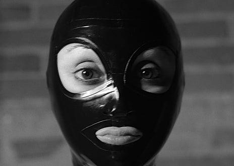 Imagen secundaria 1 - Hay que buscar a Diego del Pozo Barriuso en Adora Calvo (arriba). Alberto García-Álix dialoga con Gutiérrez Solana en Leandro Navarro. Manuel Gil, nuevo 'descubrimiento' de José de la Mano (sobre estas líneas)