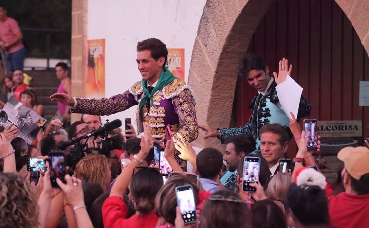 Cayetano y Ginés Marín se baten en un duelo que acaba por la puerta grande