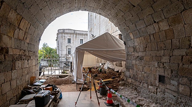 Los trabajos arqueológicos junto a la catedral de Santander