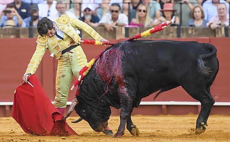 Faena cumbre de valor y dominio de un genial Morante de la Puebla