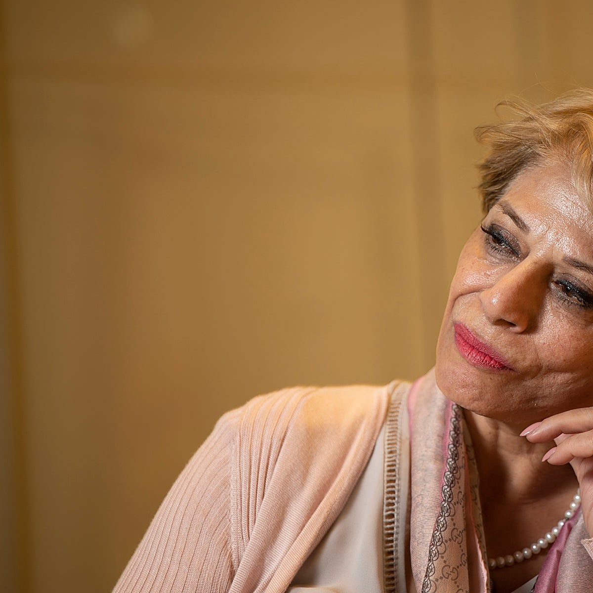 Parinoush Saniee: «Hace mucho que las mujeres iraníes luchan contra el régimen»