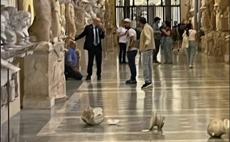 Un turista rompe dos esculturas de los Museos Vaticanos tras denegarle un encuentro con el Papa