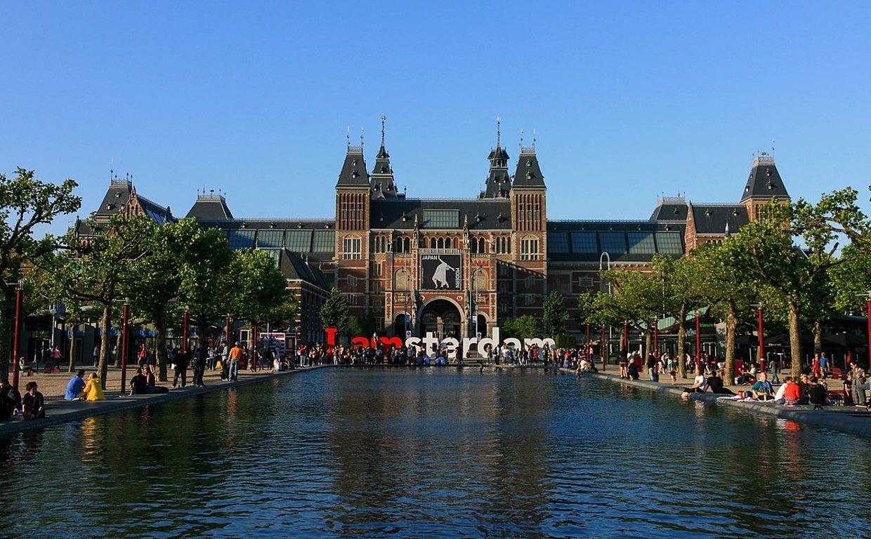 El Rijksmuseum De Ámsterdam Niega Que Se Esté Hundiendo Por Una Plaga