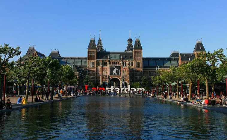 El Rijksmuseum de Ámsterdam niega que se esté hundiendo por una plaga de hongos que pudren los cimientos