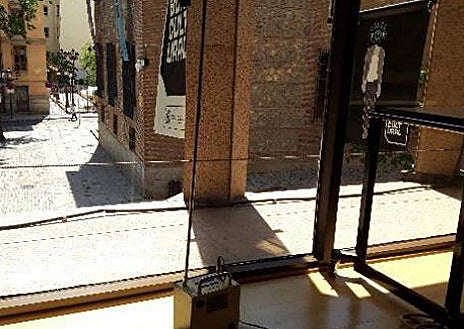 Imagen secundaria 1 - De arriba abajo, medidores de amianto en distintas dependencias del ministerio. Cultura asegura que se hacen controles cada quince días