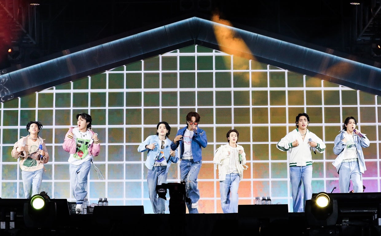 BTS durante su última actuación en Busan