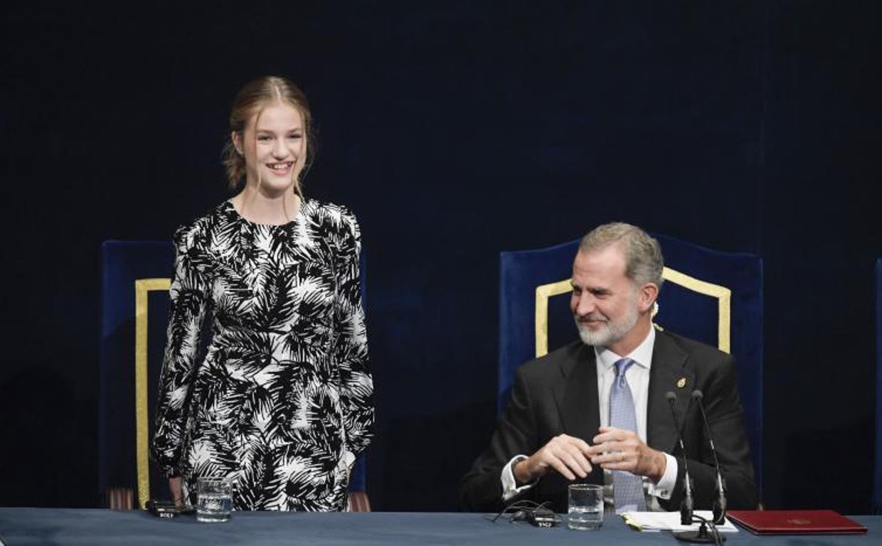 Las miradas tras el discurso de la Princesa Leonor, las gaitas y las sonrisas de dos abuelas orgullosas, todos los detalles de la ceremonia