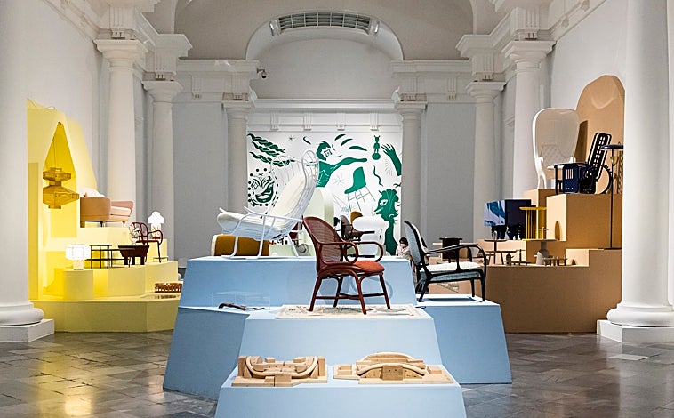 Imagen principal - En las imágenes, detalles de algunos de los apartados en los que está dividida la retrospectiva valenciana