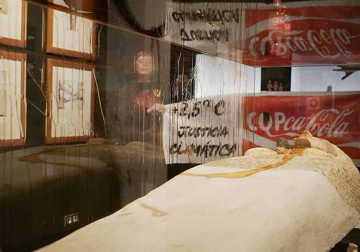 Estado en el que ha quedado la vitrina después del ataque