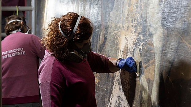 La última victoria de los Comuneros: la restauración en directo de un cuadro monumental