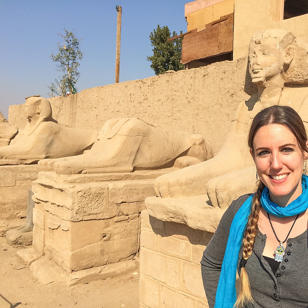 La egiptóloga española que descubrió un papiro de hace 4.000 años escuchando Extremoduro