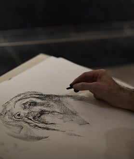 Imagen secundaria 2 - El artista, en pleno acto creativo, en el Museo del Prado