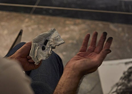 Imagen secundaria 1 - El artista, en pleno acto creativo, en el Museo del Prado