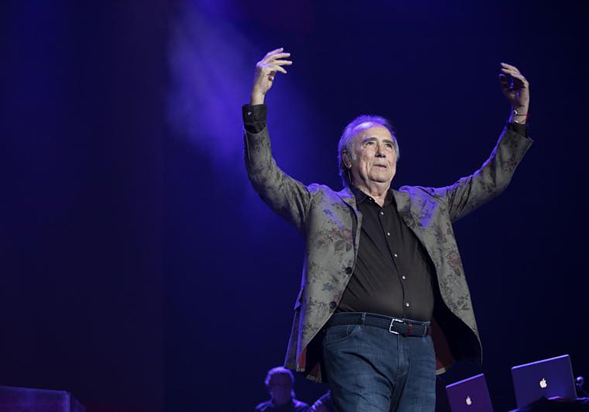 Serrat, durante el concierto de despedida en el WiZink