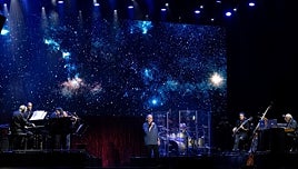 Serrat quema sus naves a orillas del Mediterráneo