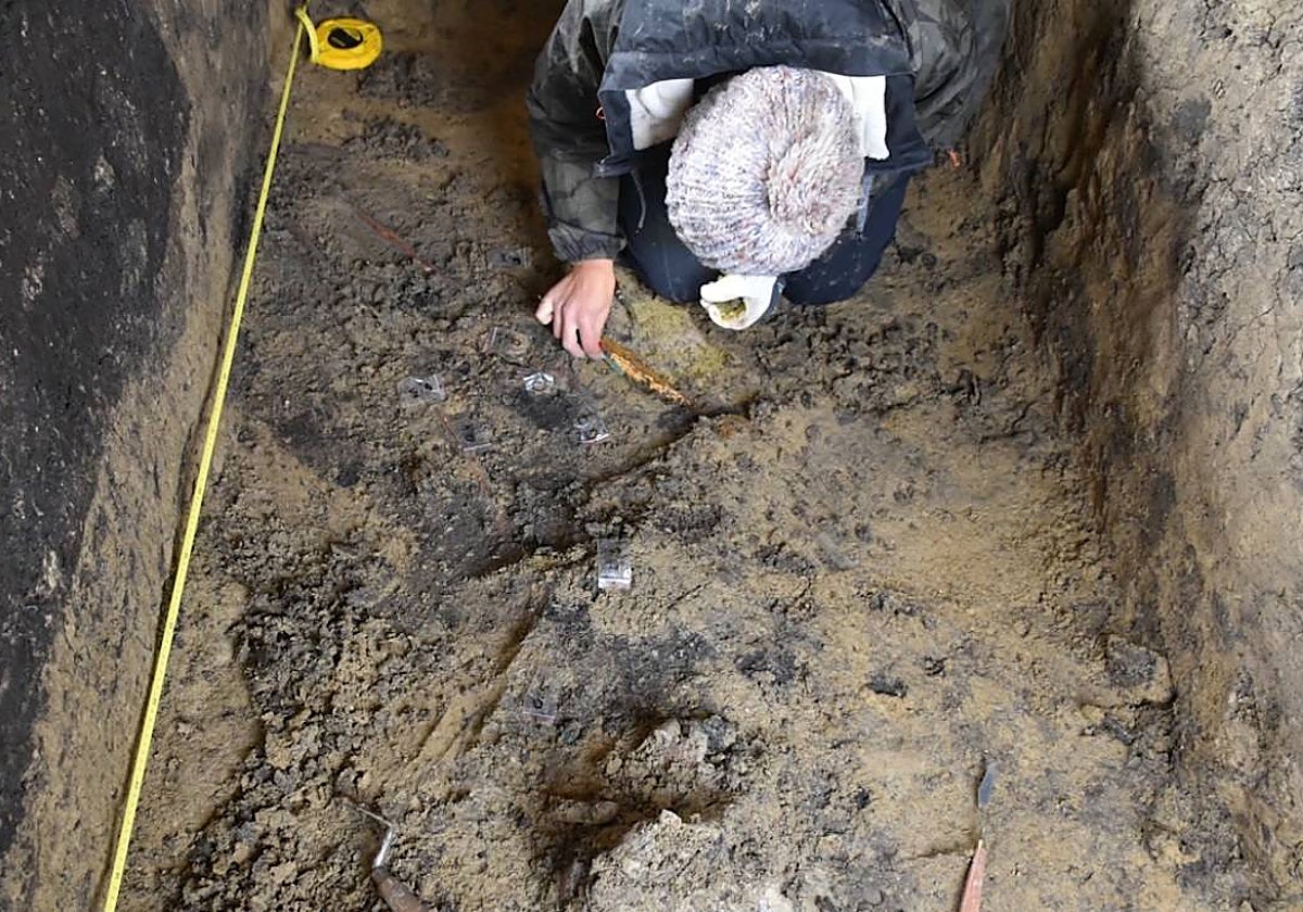 Excavando en la tumba del guerrero