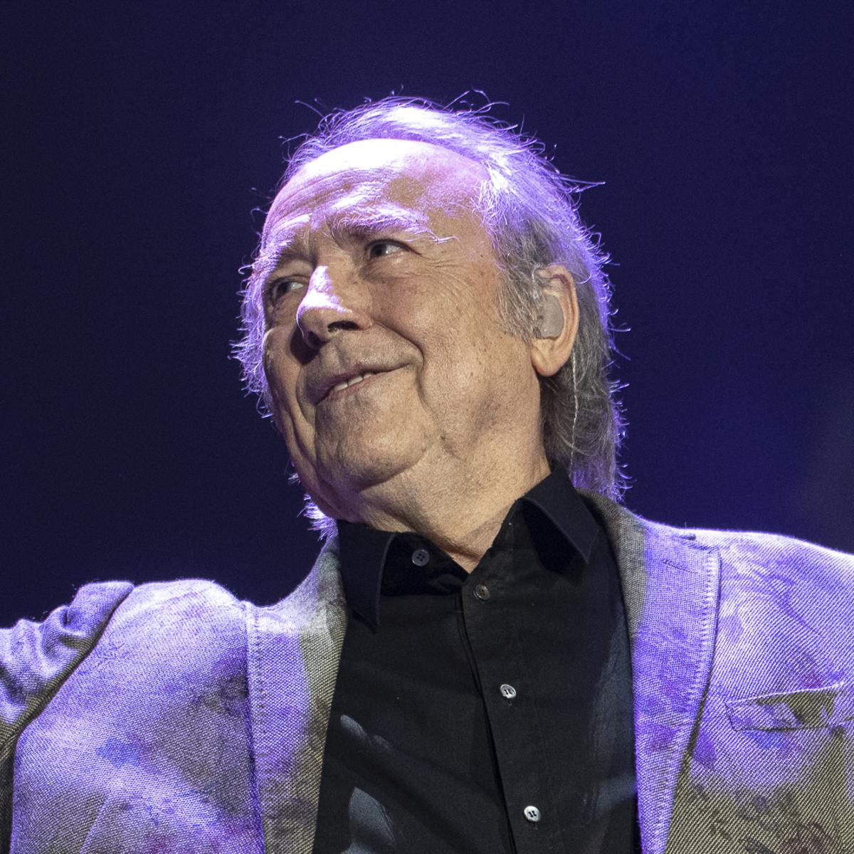Serrat se despide con un concierto histórico y un nudo en la garganta