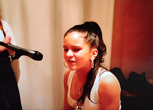 Rosalía despide su año más glorioso con unas conmovedoras imágenes de su primer concierto con trece años