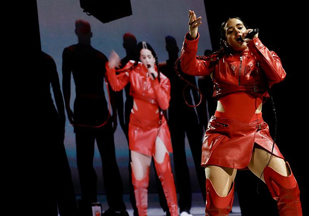 Rosalía, durante su concierto en el WiZink Center de Madrid en la gira Motomami