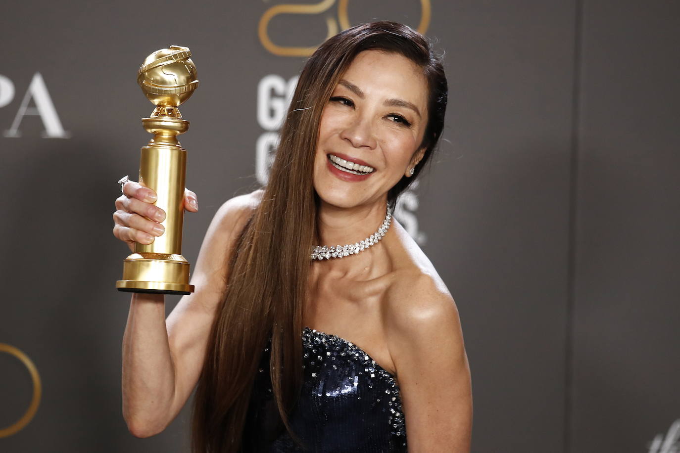 Michelle Yeoh, ganadora del premio a la mejor actriz de comedia