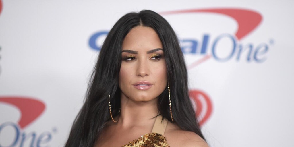 Prohíben un cartel de Demi Lovato por a los cristianos