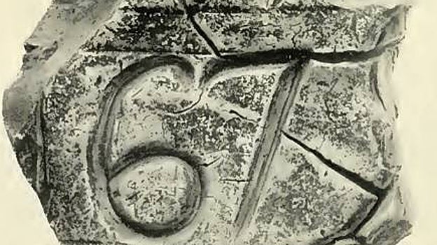 Foto histórica de uno de los bloques de cera de abeja con la marca de envío «67»