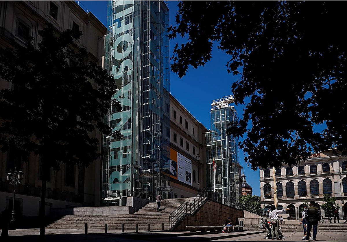 Exterior del Museo Reina Sofía, desde la Plaza Juan Goytisolo de Madrid