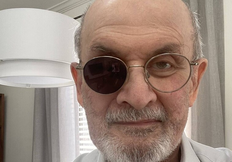 Salman Rushdie reaparece seis meses después del atentado: «Fue un ataque descomunal»