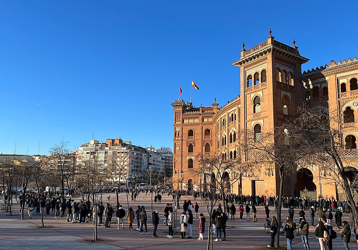 Colas de jóvenes en Las Ventas