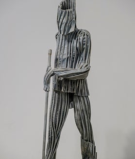 Imagen secundaria 2 - En las imágenes, distintas piezas que conforman el repaso al trabajo último de Juan Muñoz en Alcalá 31