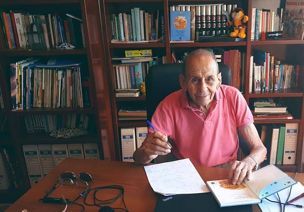 El escritor Juan Muñoz