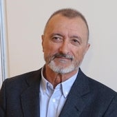 Pérez-Reverte arremete contra la RAE por negar la rectificación de la tilde en sólo