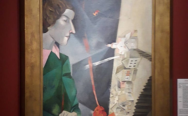 Imagen principal - Arriba, 'Autorretrato con paleta', de Chagall (25 millones). Sobre estas líneas, a la izquierda, obra de Anish Kapoor en ónix rosa. A la derecha, lámpara en negro de Ai Weiwei 