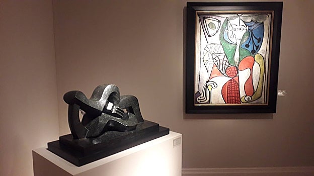 A la derecha, retrato de Françoise Gilot pintado por Picasso. A la izquierda, escultura de Lipchitz. Ambos, en Landau Fine Art de Canadá