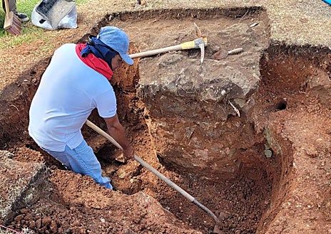 Imagen secundaria 1 - Excavaciones en el patio de armas del actual castillo donde se han descubierto restos de la anterior construcción del siglo XVII