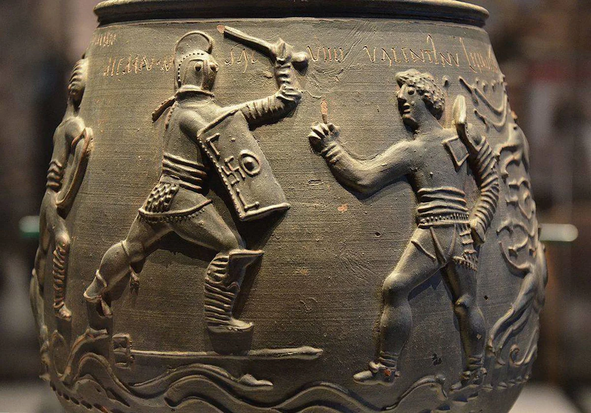 El jarrón de Colchester representa tres escenas de gladiadores diferentes