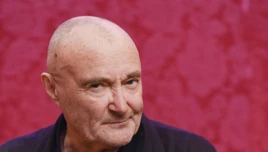 Phil Collins se retira de la batería: «Ya no puedo sostener las baquetas»