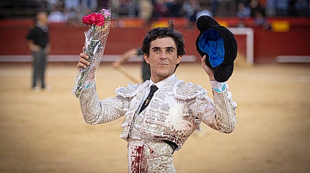 Álvaro Alarcón paseó la única oreja