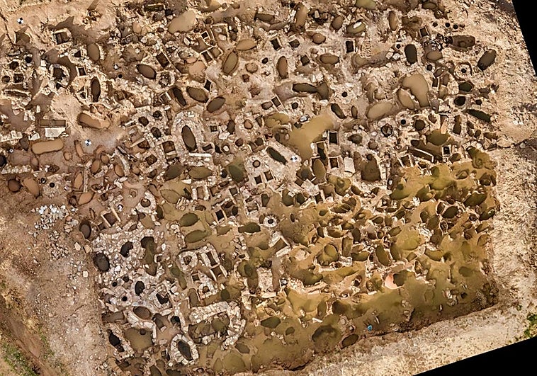 Descubren en una playa paradisiaca una de las de las mayores necrópolis de Grecia